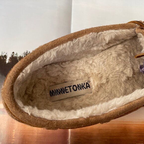 MINNETONKA Women's Sheepskin Rubber Sole Slippers: Size 9; EXCELLENT CONDITION - Picture 6 of 9